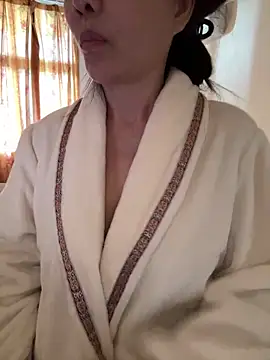 xiiuuff18 online show from 11-22-25, 02:10