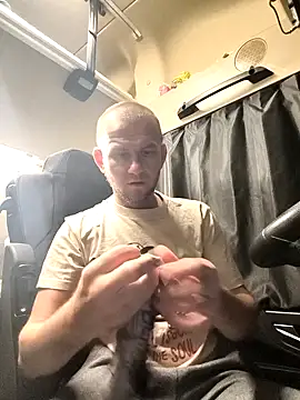 Snapshot of RoadDaddyXL chatting on 09-18-25, 10:01 RoadDaddyXL online show from 09-18-25, 10:01