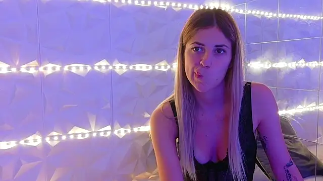 Aishha  online show from 09-23-25, 04:59