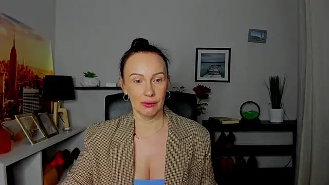 Velvet Jasmine online show from 10-23-25, 05:29