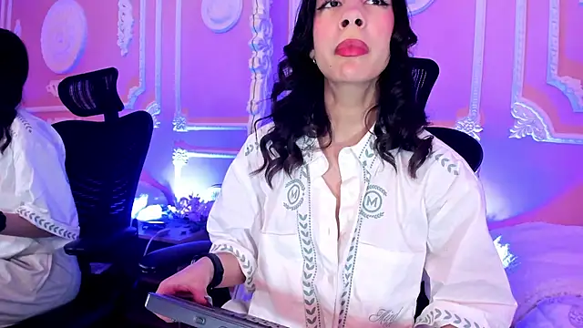 aitana johns online show from 11-07-25, 12:16