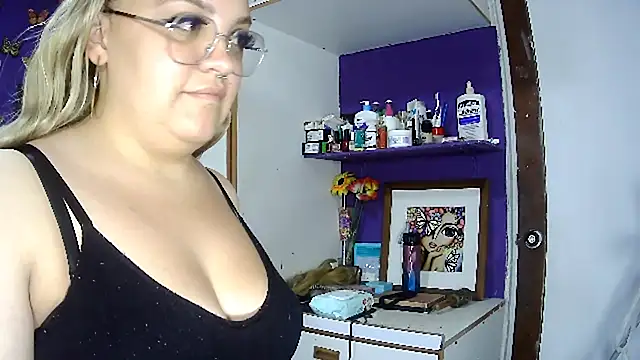 Snapshot of Sasha_TK chatting on 10-26-25, 09:10 Sasha TK online show from 10-26-25, 09:10
