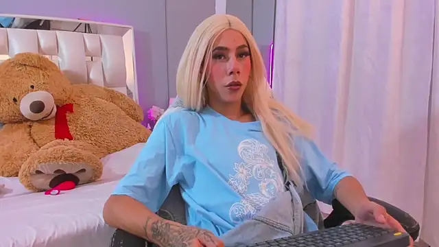 Snapshot of Darlyn_tenderhot__ chatting on 10-24-25, 05:04 Darlyn tenderhot online show from 10-24-25, 05:04