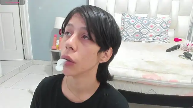 Snapshot of Darlyn_tenderhot__ chatting on 10-27-25, 02:37 Darlyn tenderhot online show from 10-27-25, 02:37