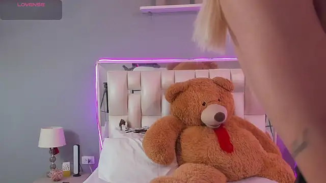 Snapshot of Darlyn_tenderhot__ chatting on 11-02-25, 09:28 Darlyn tenderhot online show from 11-02-25, 09:28