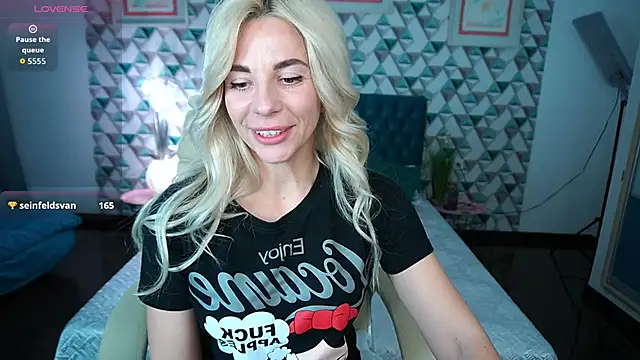 BellaRayyy online show from 04-11-26, 08:35