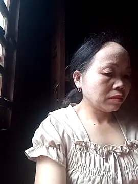  YooY  online show from 10-22-25, 02:45