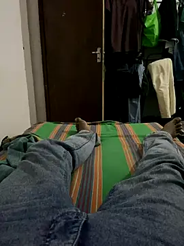 Snapshot of Senurak99 chatting on 09-09-25, 01:43 Senurak99 online show from 09-09-25, 01:43