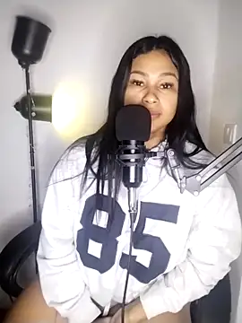 Snapshot of Tigresa23 chatting on 10-26-25, 02:39 Tigresa23 online show from 10-26-25, 02:39