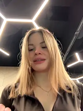 Snapshot of SMELLSEX chatting on 10-29-25, 06:53 SMELLSEX online show from 10-29-25, 06:53