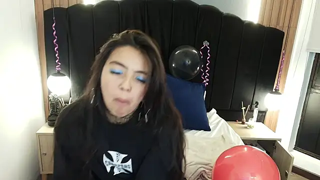 LiaMonroee  online show from 03-25-26, 12:22