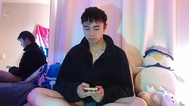 Snapshot of Noah_Blaze chatting on 10-06-25, 05:43 Noah Blaze online show from 10-06-25, 05:43