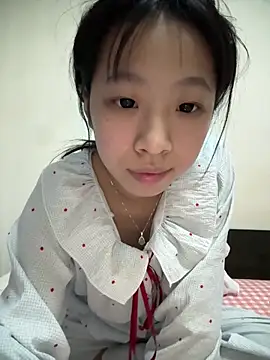 Snapshot of jingjing005 chatting on 05-05-26, 03:53 jingjing005 online show from 05-05-26, 03:53