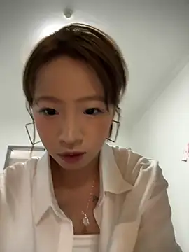 Snapshot of jingjing005 chatting on 06-11-26, 06:44 jingjing005 online show from 06-11-26, 06:44
