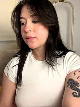 Snapshot of NicoleLeinn chatting on 09-28-25, 08:25 NicoleLeinn online show from 09-28-25, 08:25