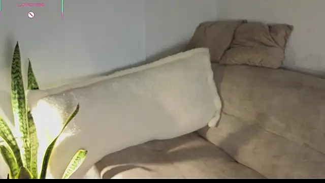 Snapshot of NicoleLeinn chatting on 11-21-25, 11:14 NicoleLeinn online show from 11-21-25, 11:14