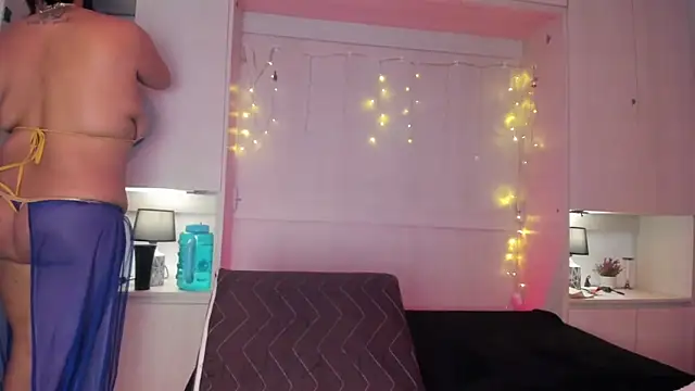 Snapshot of VickyRuiz_ chatting on 02-05-26, 12:43 VickyRuiz online show from 02-05-26, 12:43