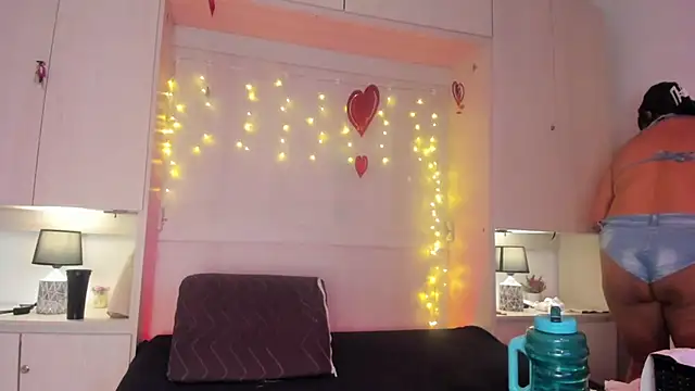 Snapshot of VickyRuiz_ chatting on 02-21-26, 01:01 VickyRuiz online show from 02-21-26, 01:01