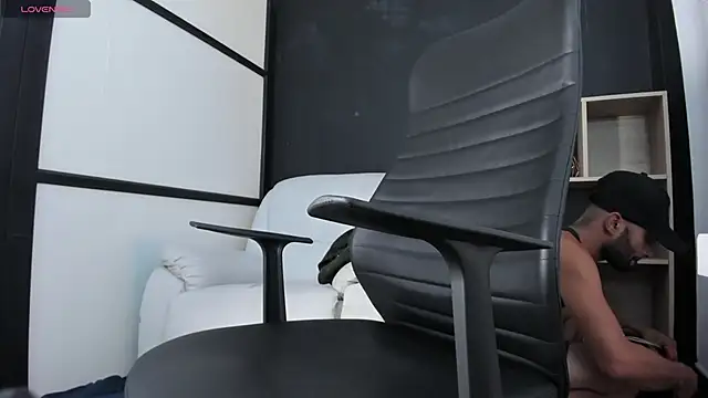 Snapshot of leostorm_ chatting on 09-12-25, 04:23 leostorm online show from 09-12-25, 04:23