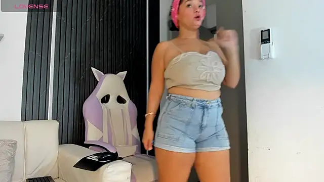 Gabrielaa Miller  online show from 11-18-25, 07:29