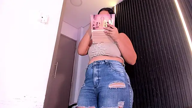 Gabrielaa Miller  online show from 12-05-25, 08:27