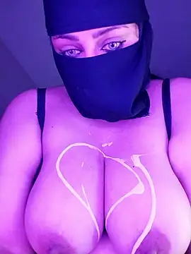 Snapshot of lilyan12 chatting on 01-05-26, 05:27 lilyan12 online show from 01-05-26, 05:27