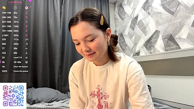 KiraVelvet online show from 10-26-25, 04:13