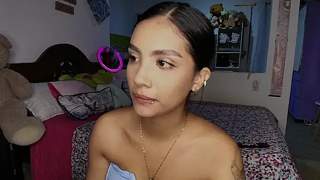 Snapshot of mia_yireth chatting on 09-22-25, 01:18 mia yireth online show from 09-22-25, 01:18