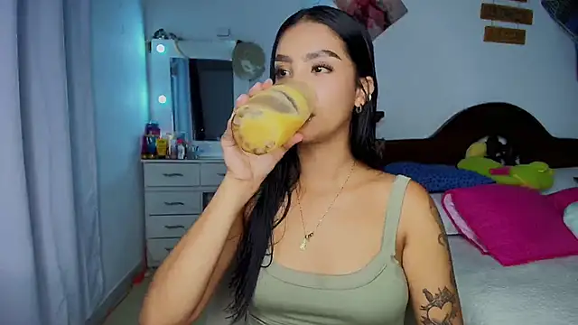 Snapshot of mia_yireth chatting on 10-16-25, 01:39 mia yireth online show from 10-16-25, 01:39