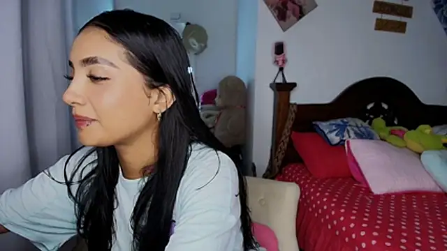 Snapshot of mia_yireth chatting on 10-25-25, 12:51 mia yireth online show from 10-25-25, 12:51