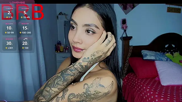 Snapshot of mia_yireth chatting on 11-25-25, 12:21 mia yireth online show from 11-25-25, 12:21