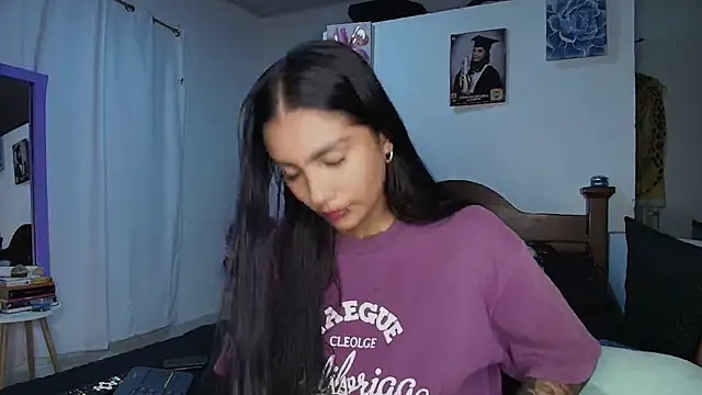 Snapshot of mia_yireth chatting on 12-21-25, 12:29 mia yireth online show from 12-21-25, 12:29