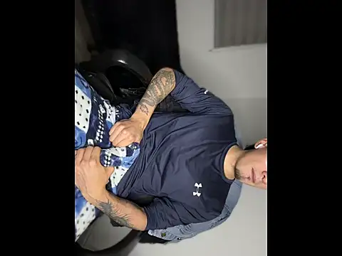 Juliopaspi online show from 04-17-26, 03:53