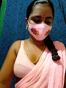 Snapshot of mini-queen chatting on 09-11-25, 04:18 mini-queen online show from 09-11-25, 04:18