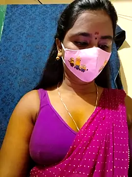 Snapshot of mini-queen chatting on 09-12-25, 11:10 mini-queen online show from 09-12-25, 11:10