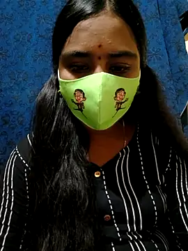 Snapshot of mini-queen chatting on 09-27-25, 01:05 mini-queen online show from 09-27-25, 01:05