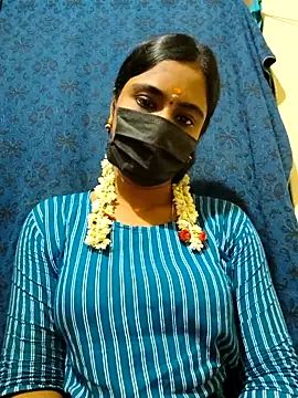 Snapshot of mini-queen chatting on 11-17-25, 04:13 mini-queen online show from 11-17-25, 04:13