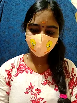 Snapshot of mini-queen chatting on 11-28-25, 11:46 mini-queen online show from 11-28-25, 11:46