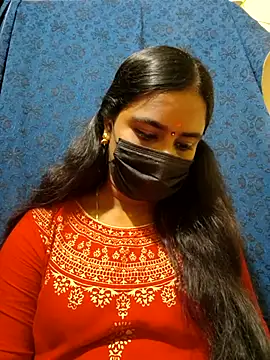 Snapshot of mini-queen chatting on 12-21-25, 02:13 mini-queen online show from 12-21-25, 02:13