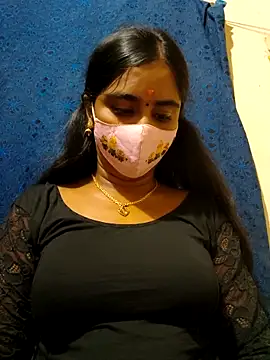 Snapshot of mini-queen chatting on 01-31-26, 07:11 mini-queen online show from 01-31-26, 07:11