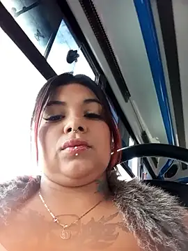 snow belle online show from 11-13-25, 04:17