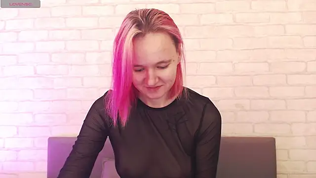 Ericha Stone online show from 10-31-25, 01:28