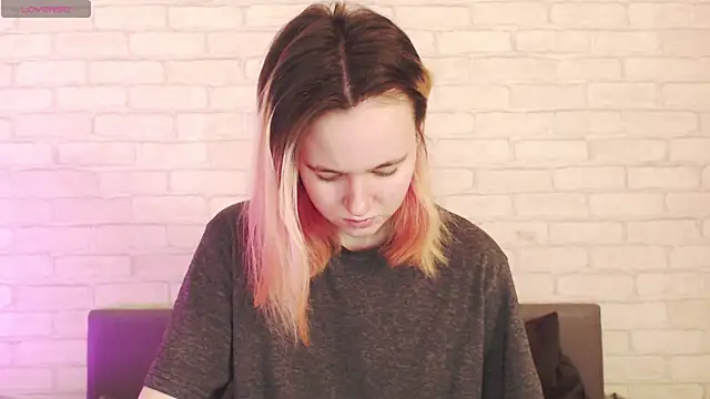 Ericha Stone online show from 04-10-26, 01:33