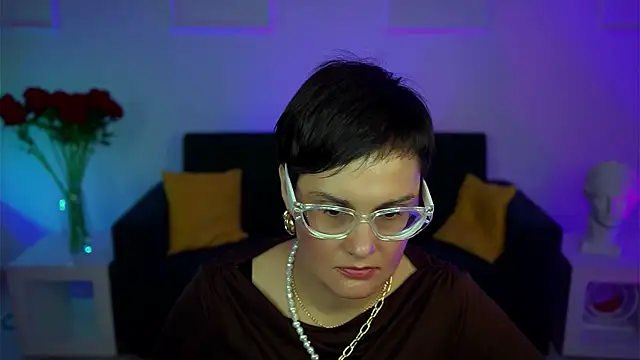 LauraDavidsons online show from 11-22-25, 08:08