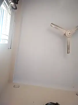 Snapshot of Rosternusrut chatting on 01-14-26, 09:15 Rosternusrut online show from 01-14-26, 09:15