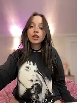 Snapshot of YourLittleDevil chatting on 09-24-25, 01:36 YourLittleDevil online show from 09-24-25, 01:36