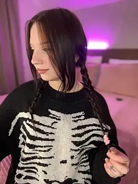 Snapshot of YourLittleDevil chatting on 10-01-25, 01:28 YourLittleDevil online show from 10-01-25, 01:28