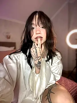 Snapshot of YourLittleDevil chatting on 10-10-25, 01:21 YourLittleDevil online show from 10-10-25, 01:21