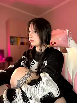 Snapshot of YourLittleDevil chatting on 10-19-25, 05:30 YourLittleDevil online show from 10-19-25, 05:30