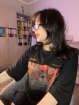 Snapshot of YourLittleDevil chatting on 11-10-25, 01:32 YourLittleDevil online show from 11-10-25, 01:32